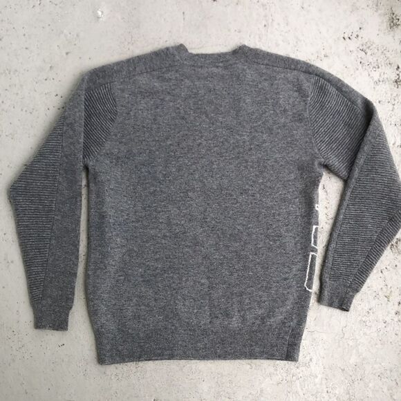 Opening ceremony sweater   - Picture 3 of 5